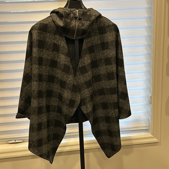 Black and grey check poncho with hood - Picture 2 of 8